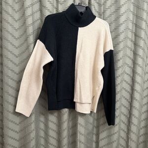 Abercrombie & Fitch Black and Cream Knit Sweater size L